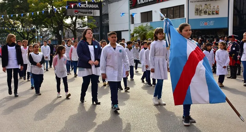 DESFILE - DÍA DE LA INDEPENDENCIA - ARCHIVOS (1)