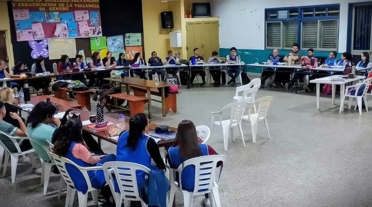 Chajarí reclama la reapertura del profesorado de Lengua y Literatura preocupación por estudiantes que quedaron sin cursar - Diario El Enfoque