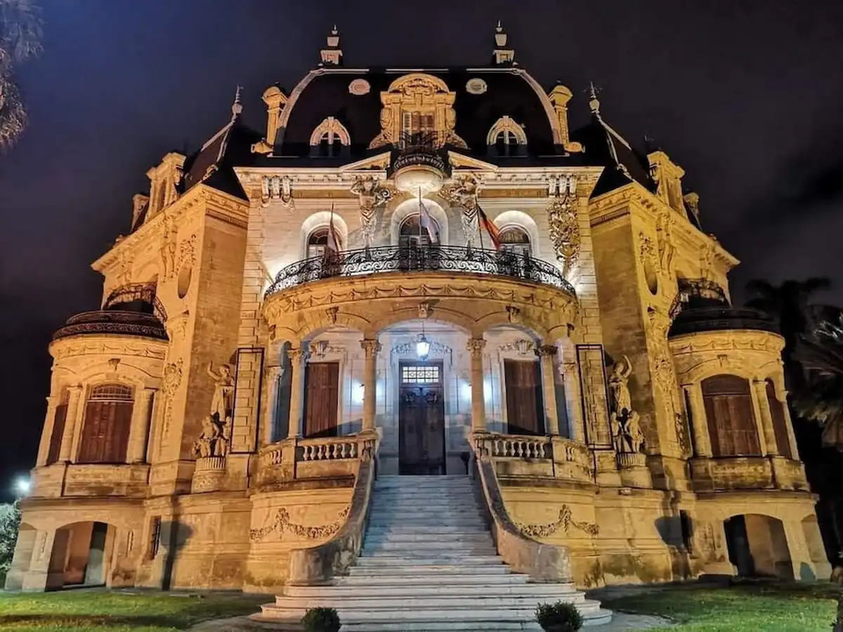 Palacio Arruabarrena de noche - Diario El Enfoque Concordia