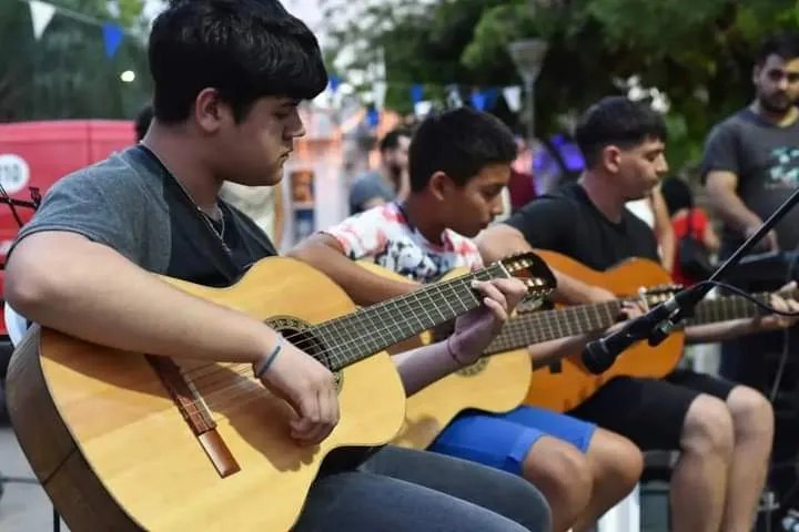 ESCUELA DE MÚSICA (2)
