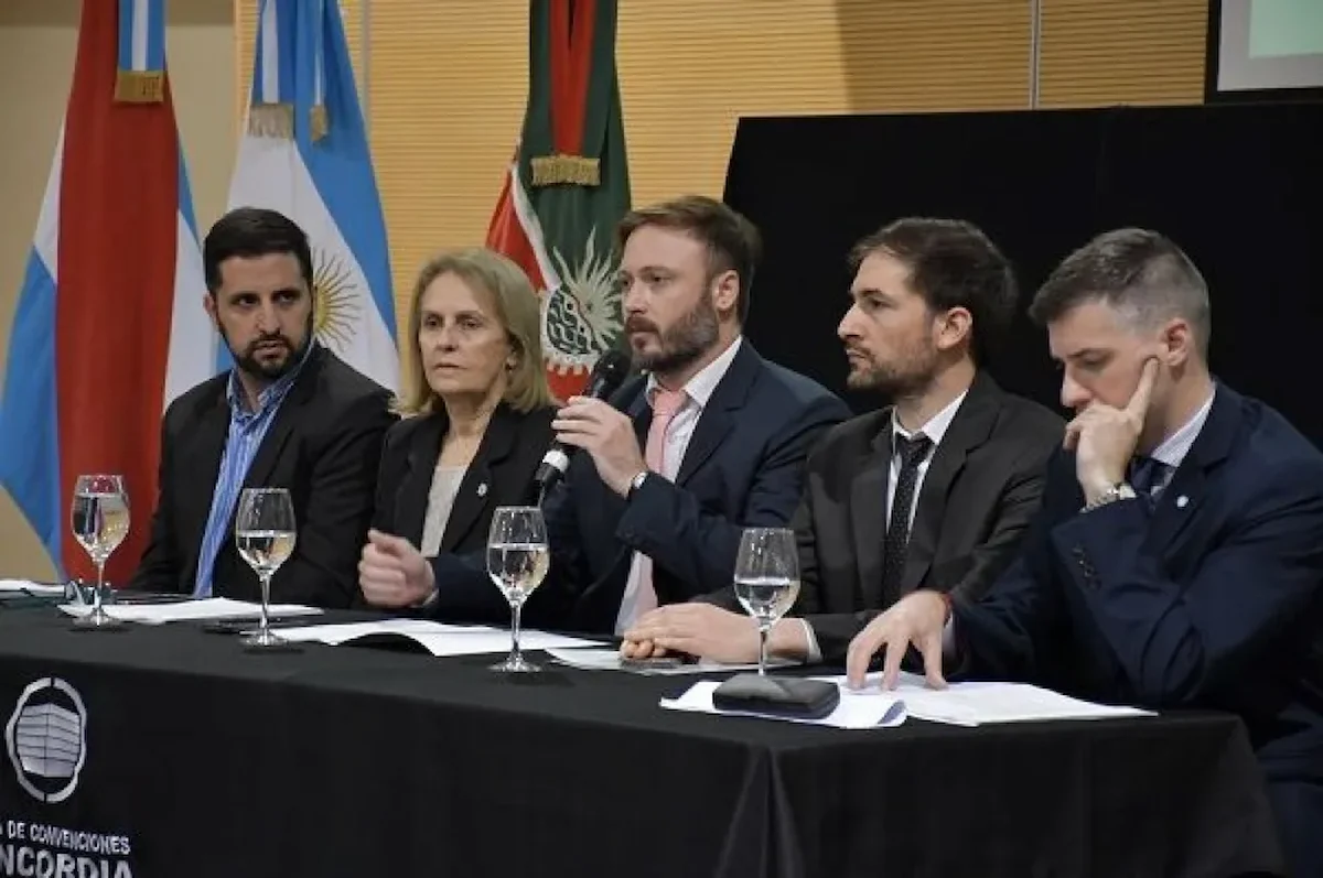 La renuncia de Luciano Dell'Olio - Francisco Azcue- Diario El Enfoque Concordia