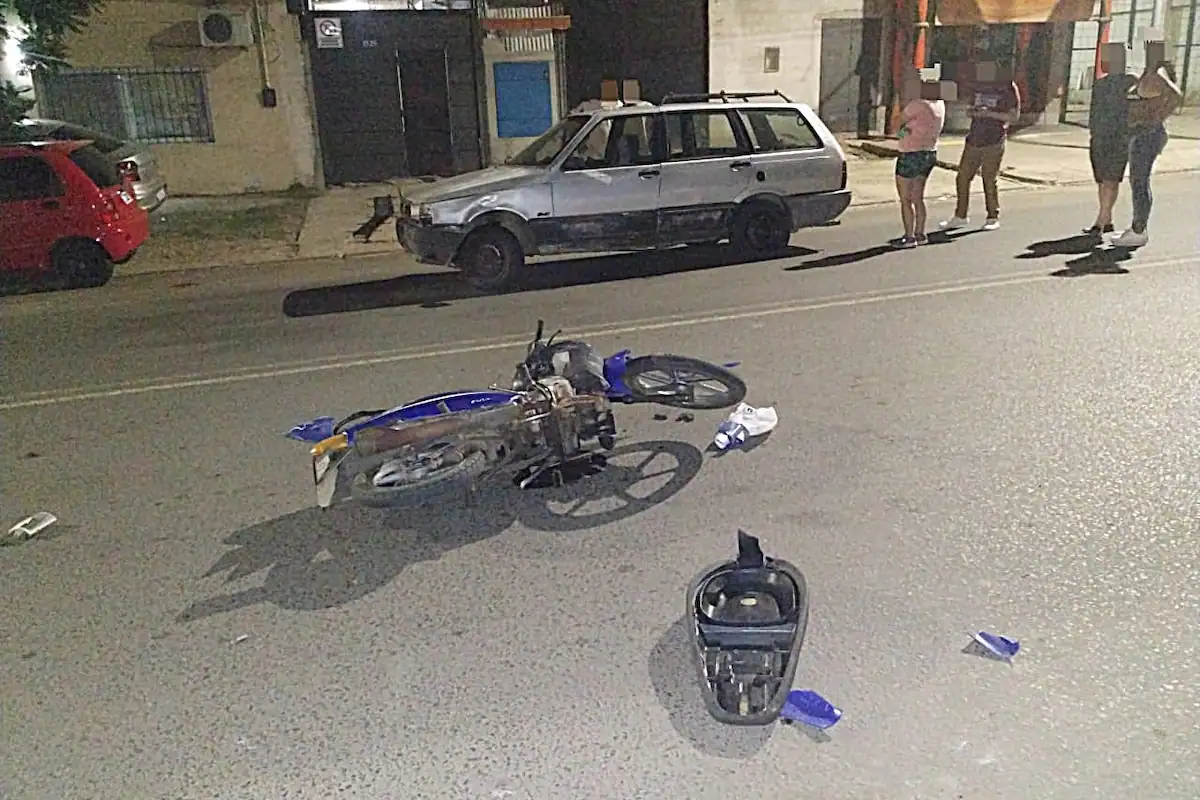 Choque entre auto y moto dejó una mujer lesionada - Diario El Enfoque Concordia