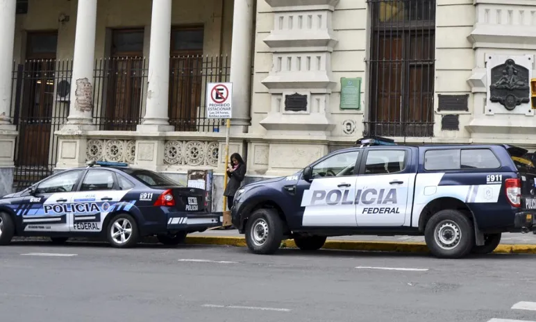policía federal argentina