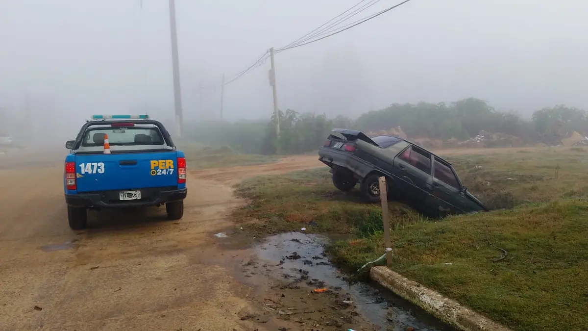 Niebla y accidente en Tavella y Ayuí un auto cayó a una zanja - Diario El Enfoque Concordia