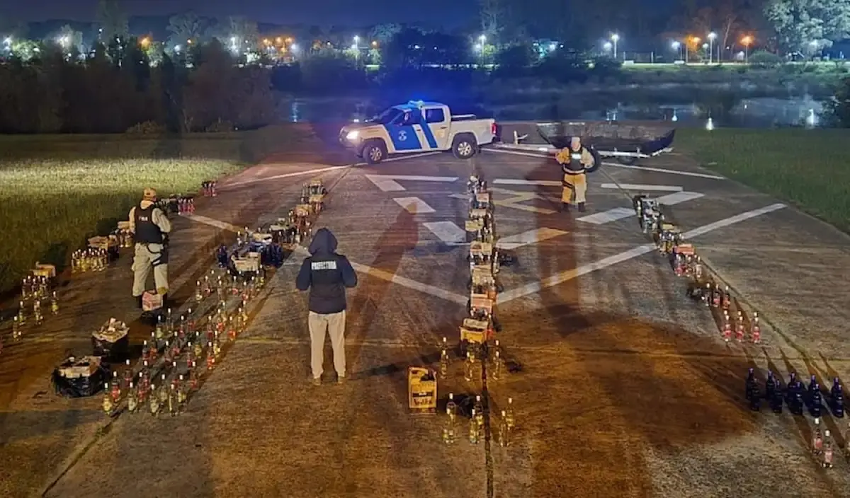 Secuestran 264 botellas de vodka en operativo sobre el río Uruguay - Diario El Enfoque