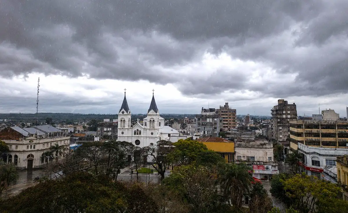 Catedral y plaza 25 de mayo - Diario El Enfoque Concordia