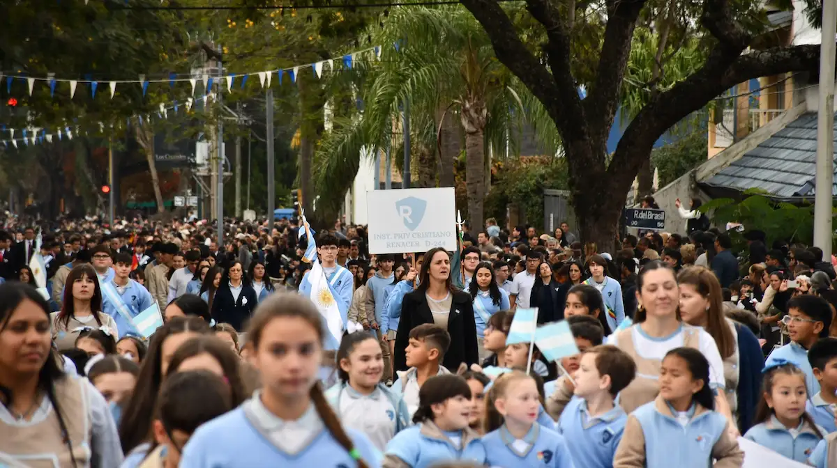 Desfile 25 de mayo 1 - Diario El Enfoque Concordia