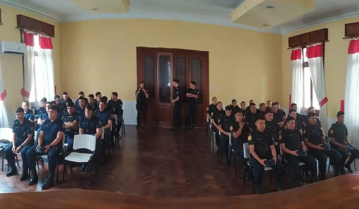 Capacitación sobre estereotipos antisemitas para nuevos funcionarios policiales en Concordia - Diario El Enfoque