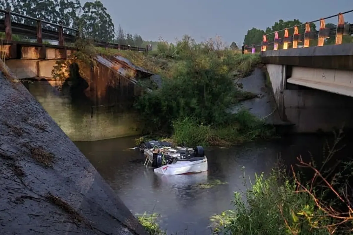 Un auto cayó desde un puente - autovía Artigas - Chajarí - Diario El Enfoque