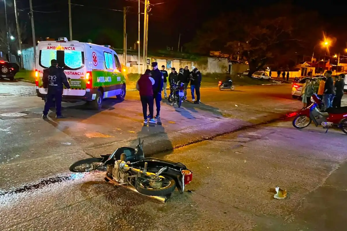 Choque entre dos motos un hombre fue trasladado al Masvernat - Diario El Enfoque Concordia