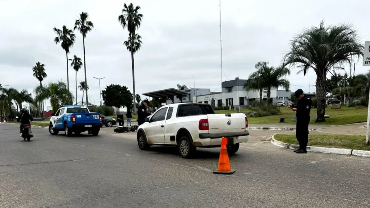 Choque entre una moto y camioneta en Concordia - Diario El Enfoque