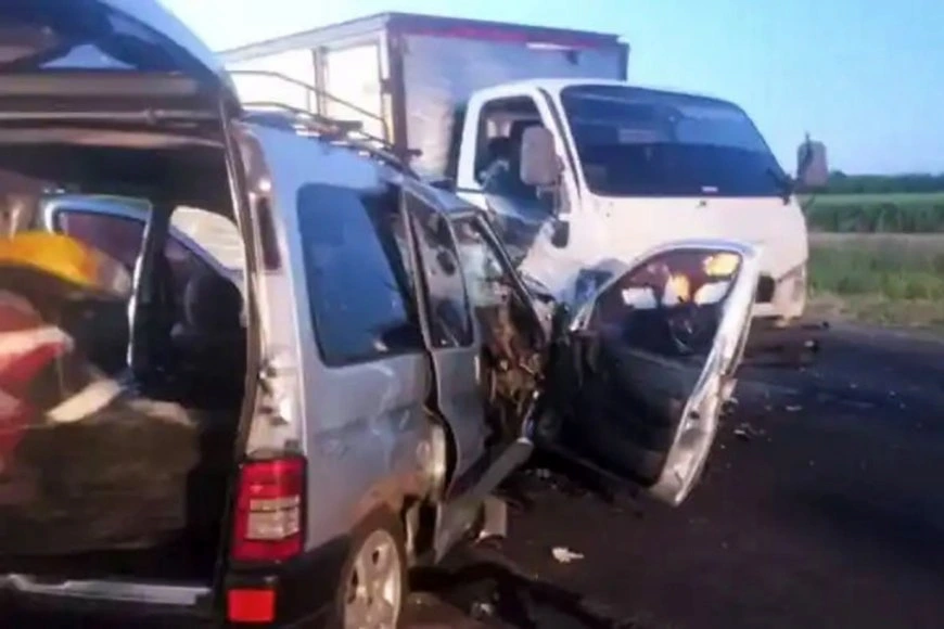 Choque frontal en la Ruta 20 tres personas fueron trasladadas al Hospital Centenario - Entre ríos - Diario El Enfoque