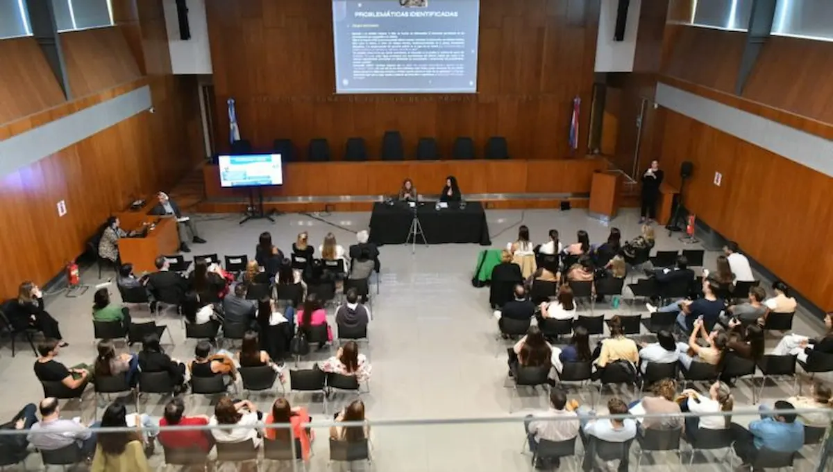 IA y Justicia debate sobre sesgos y riesgos en el STJER - Diario El Enfoque Concordia