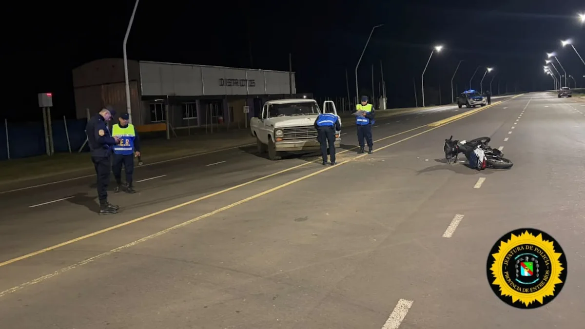motociclista terminó en el hospital tras chocar contra una camioneta en Colonia Roca -Diario El Enfoque Concordia