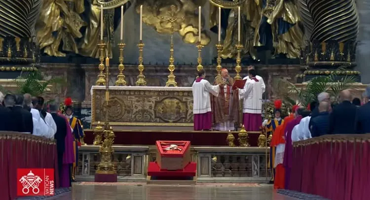 feretro papa (1)
