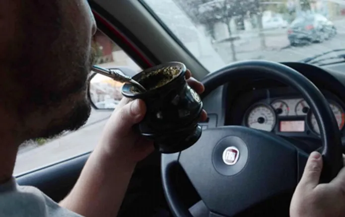 mate al volante