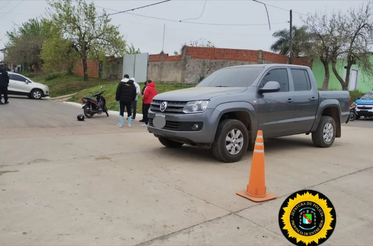 Choque entre una moto y una camioneta con lesionada - Diario El Enfoque
