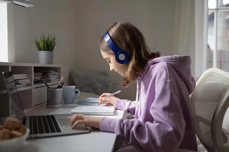 ESTUDIANTE