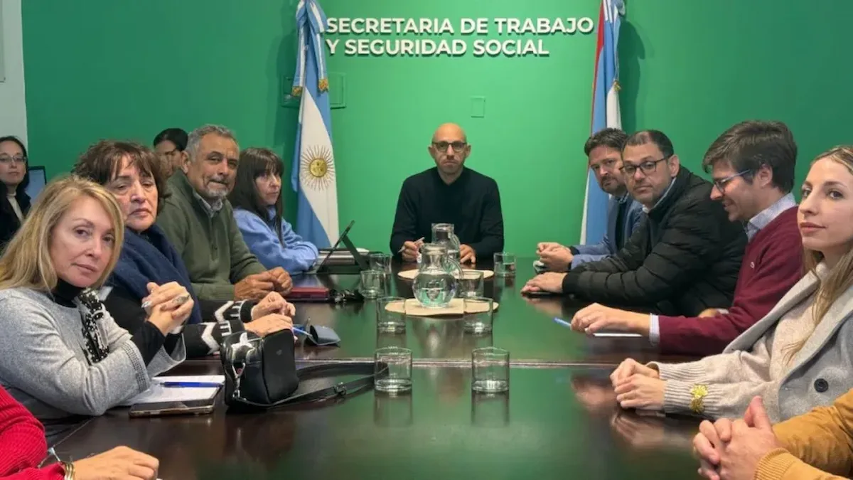 Paritaria estatal rechazaron la oferta del 6% - Entre Ríos -  Diario El Enfoque
