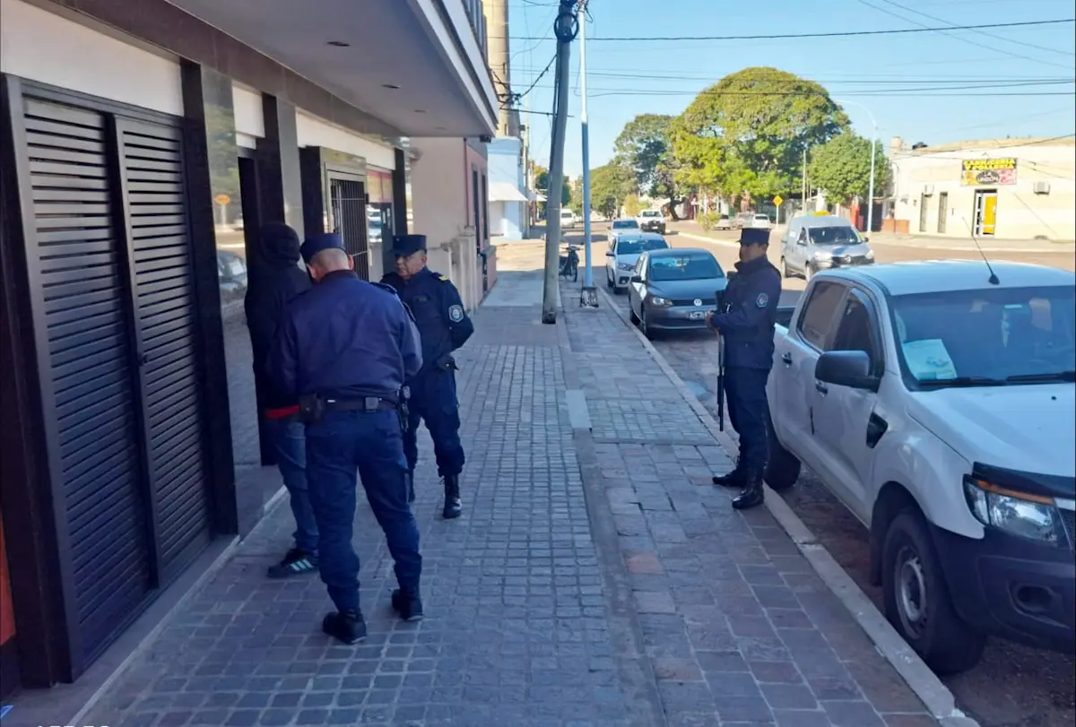 Extorsionaba por un iPhone 15 y cayó en operativo policial - Diario El Enfoque Concordia
