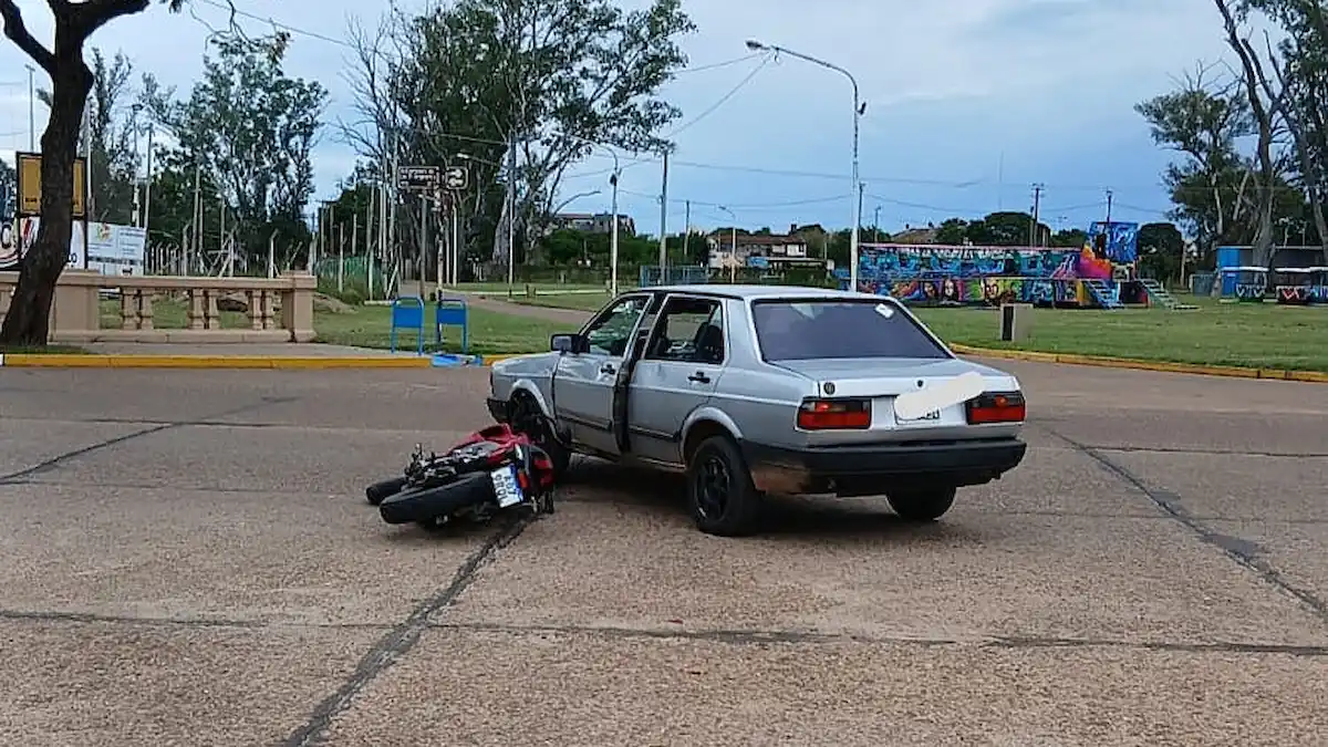 Motociclista grave tras choque en Costanera - Concordia - Diario El Enfoque